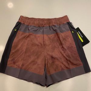 NWT Lululemon Take the Moment Men’s 6 inch short